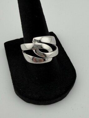 ELLE Jewelry Sterling Silver Savory Interlocking Loop Ring Size 8